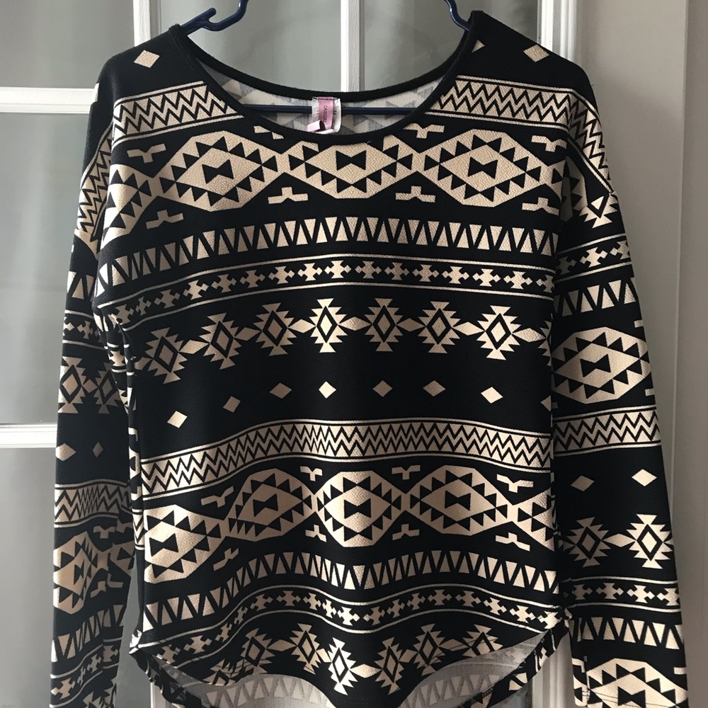 Patterned black sweater